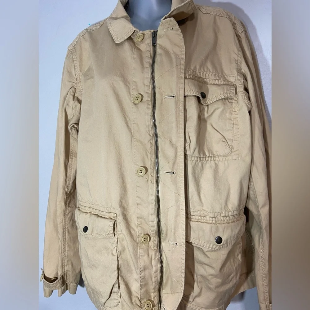 Banana Republic Light weight Cotton Jacket. Camel. Size large.